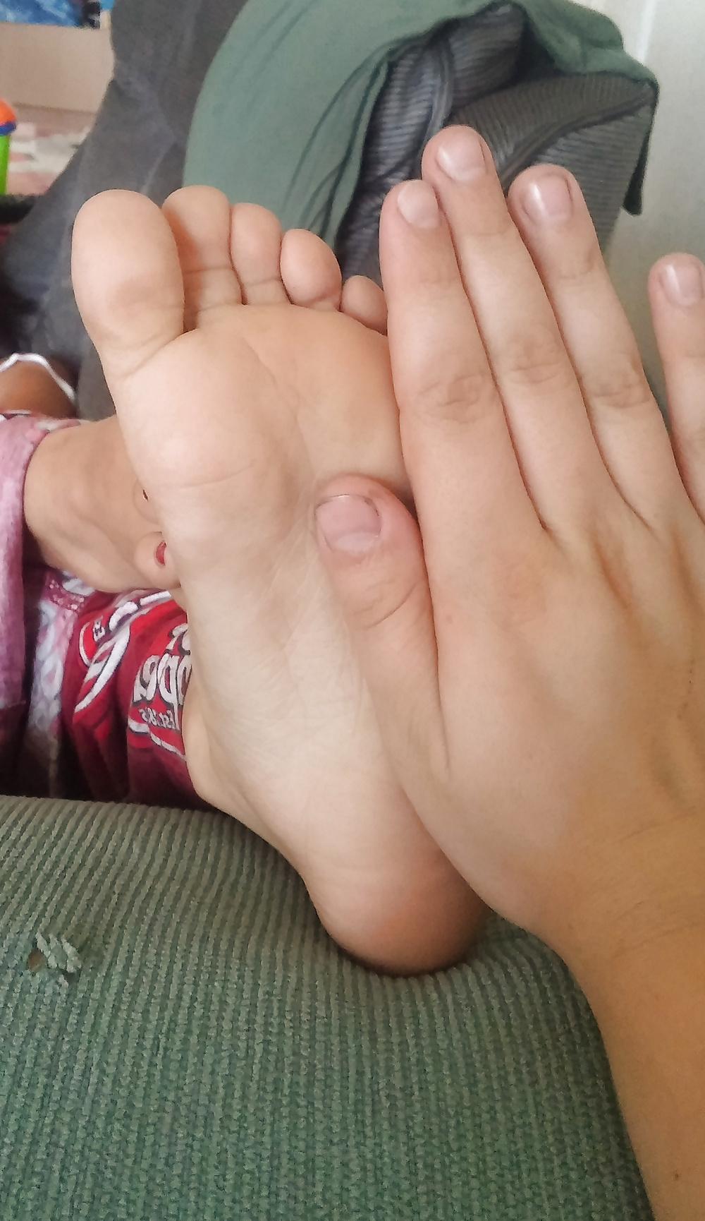 25P Asian legs and feet