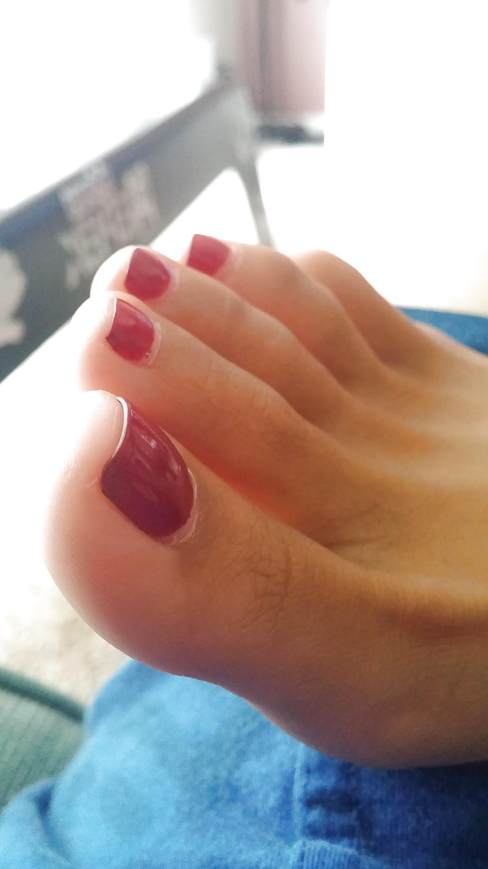 25P Asian legs and feet