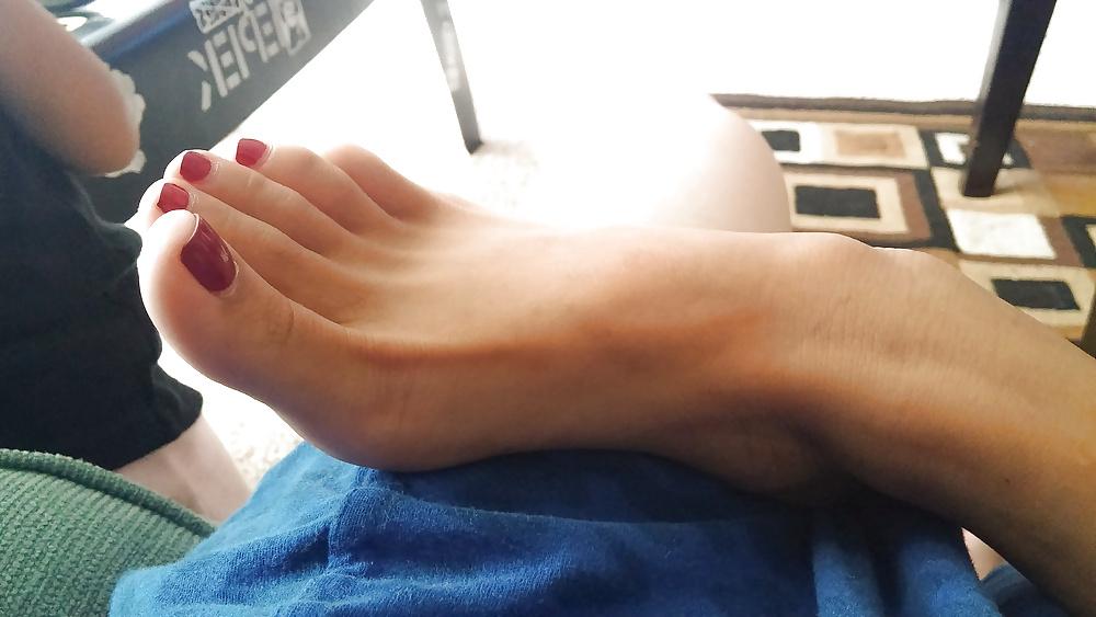 25P Asian legs and feet