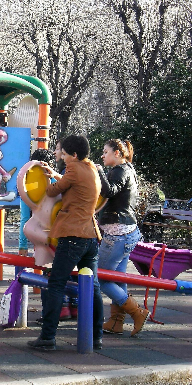 25P Spy sexy teens in parck romanian
