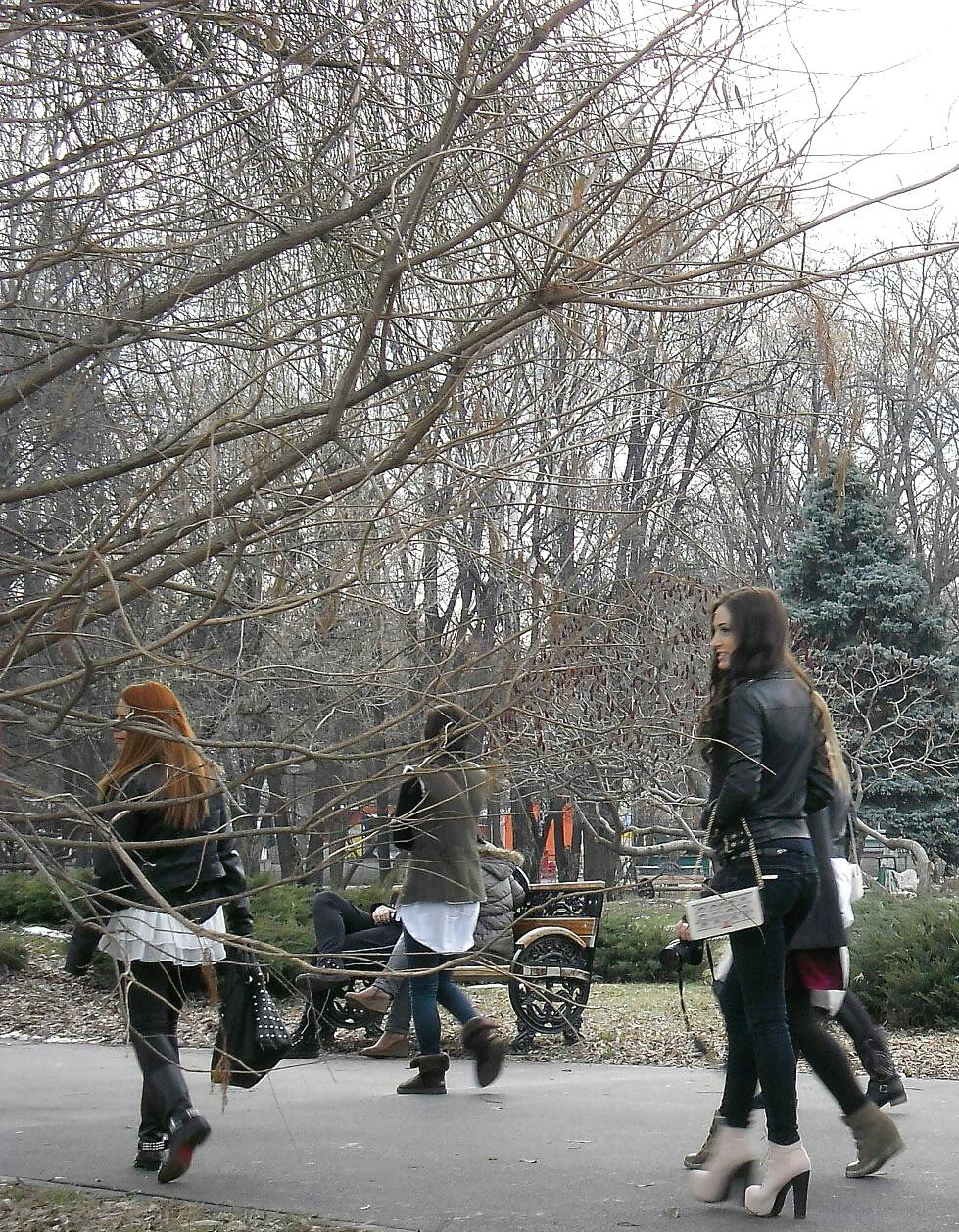 25P Spy sexy teens in parck romanian