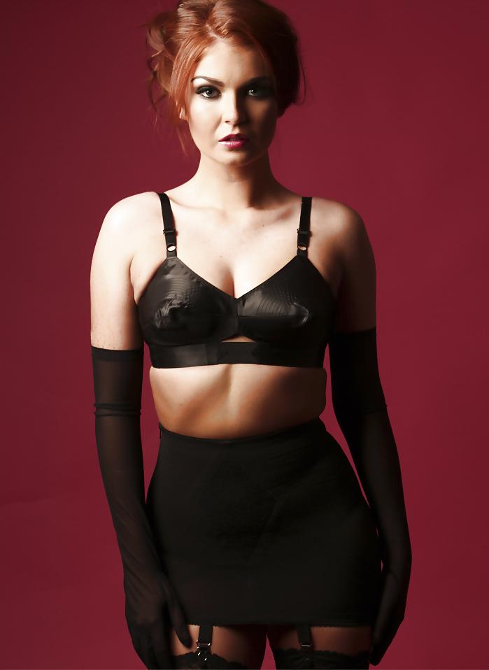 25P Girdles Corsets Stockings Panties and Bras