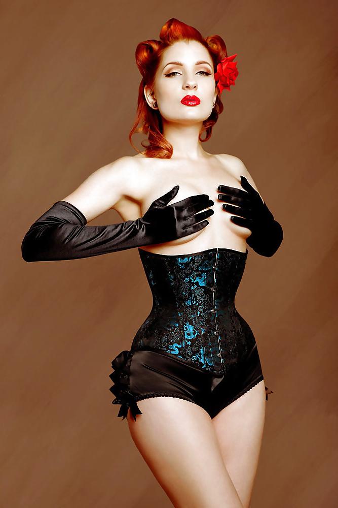 25P Girdles Corsets Stockings Panties and Bras