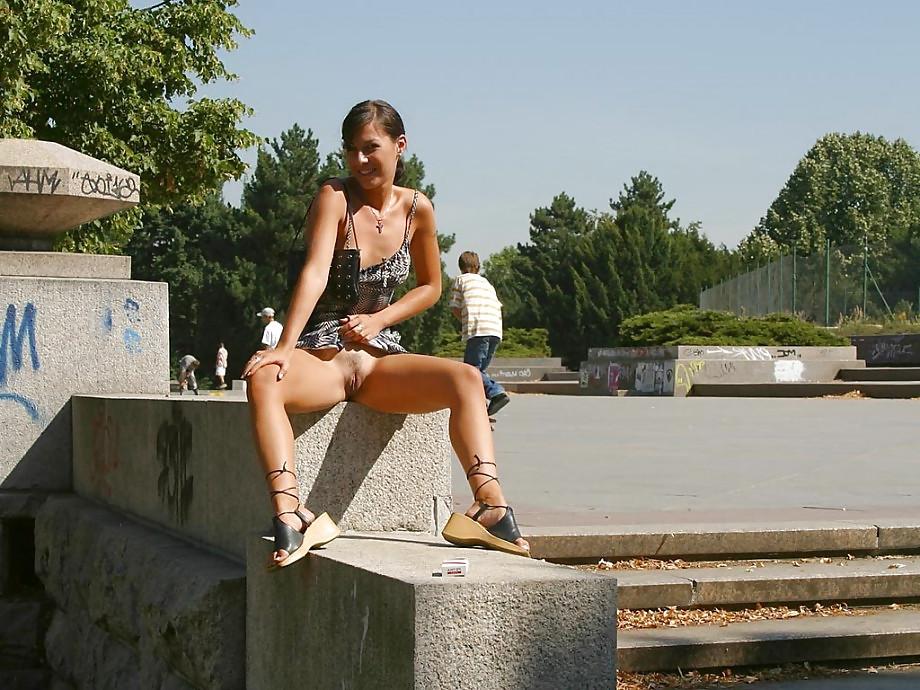 16P Upskirt Brunette,By Blondelover.