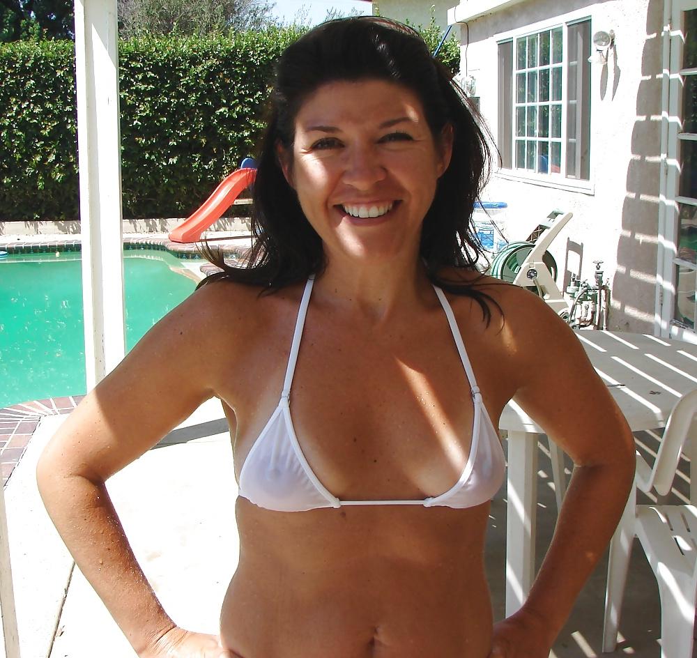 11P Greek mom