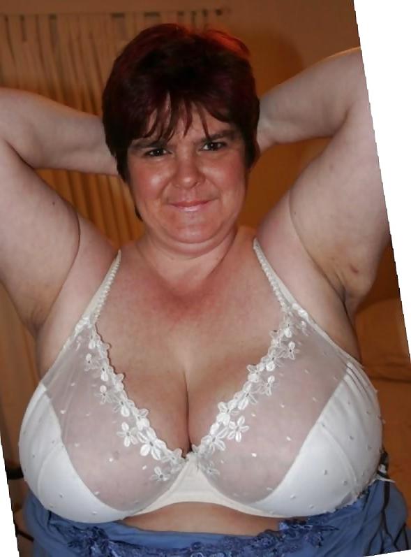 25P Huge Tits Amateurs Clothed