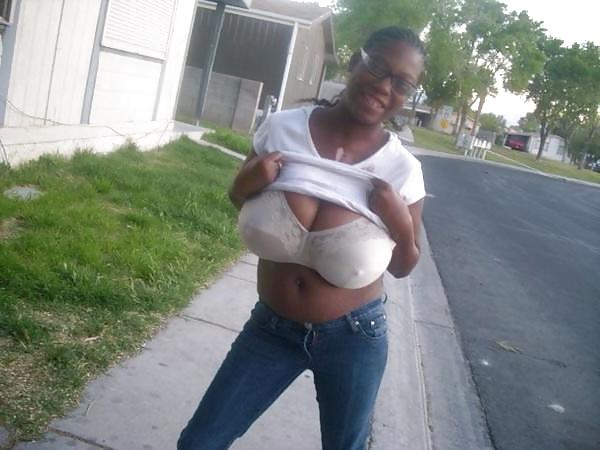 25P Huge Tits Amateurs Clothed