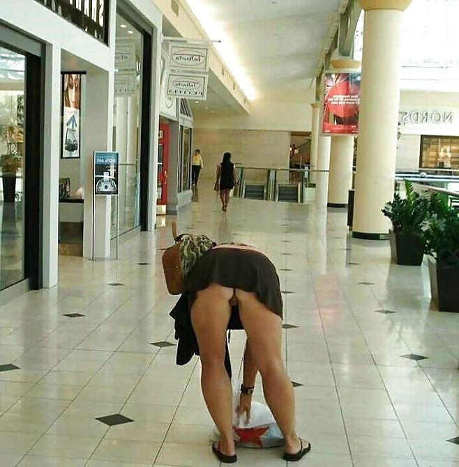 18P Voyeur Asses and Upskirt