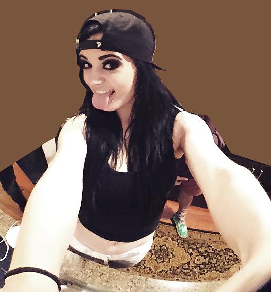 25P WWE Paige