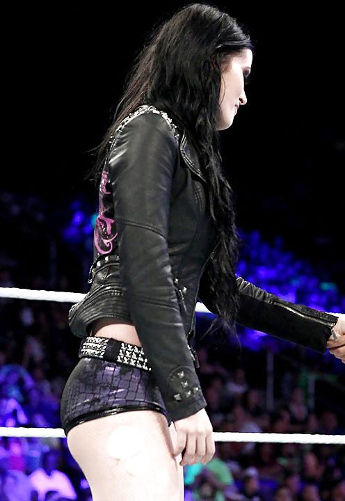 25P WWE Paige
