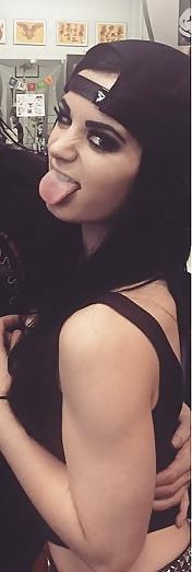 25P WWE Paige
