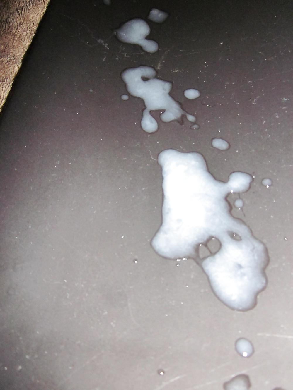 6P Close up cum shot on a black plate