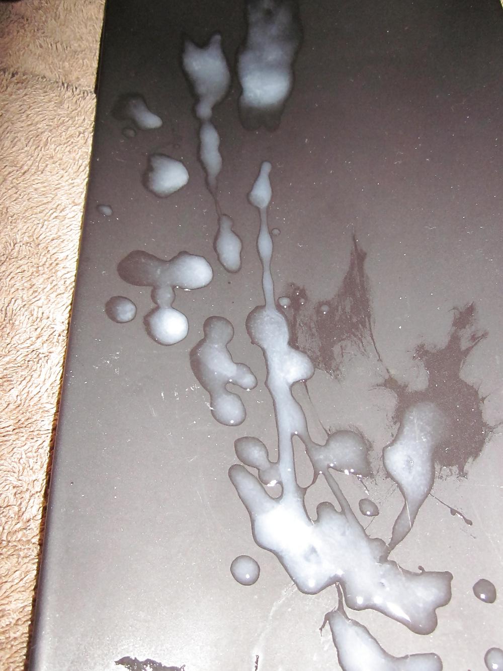 6P Close up cum shot on a black plate