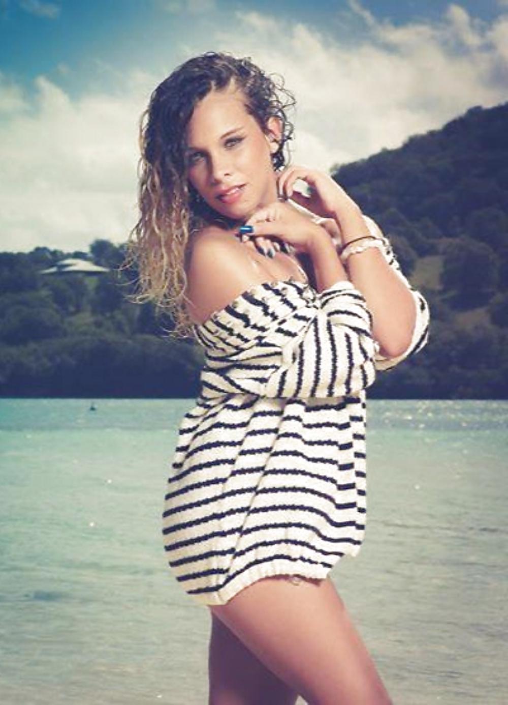 25P A french girl called Tanisia V.