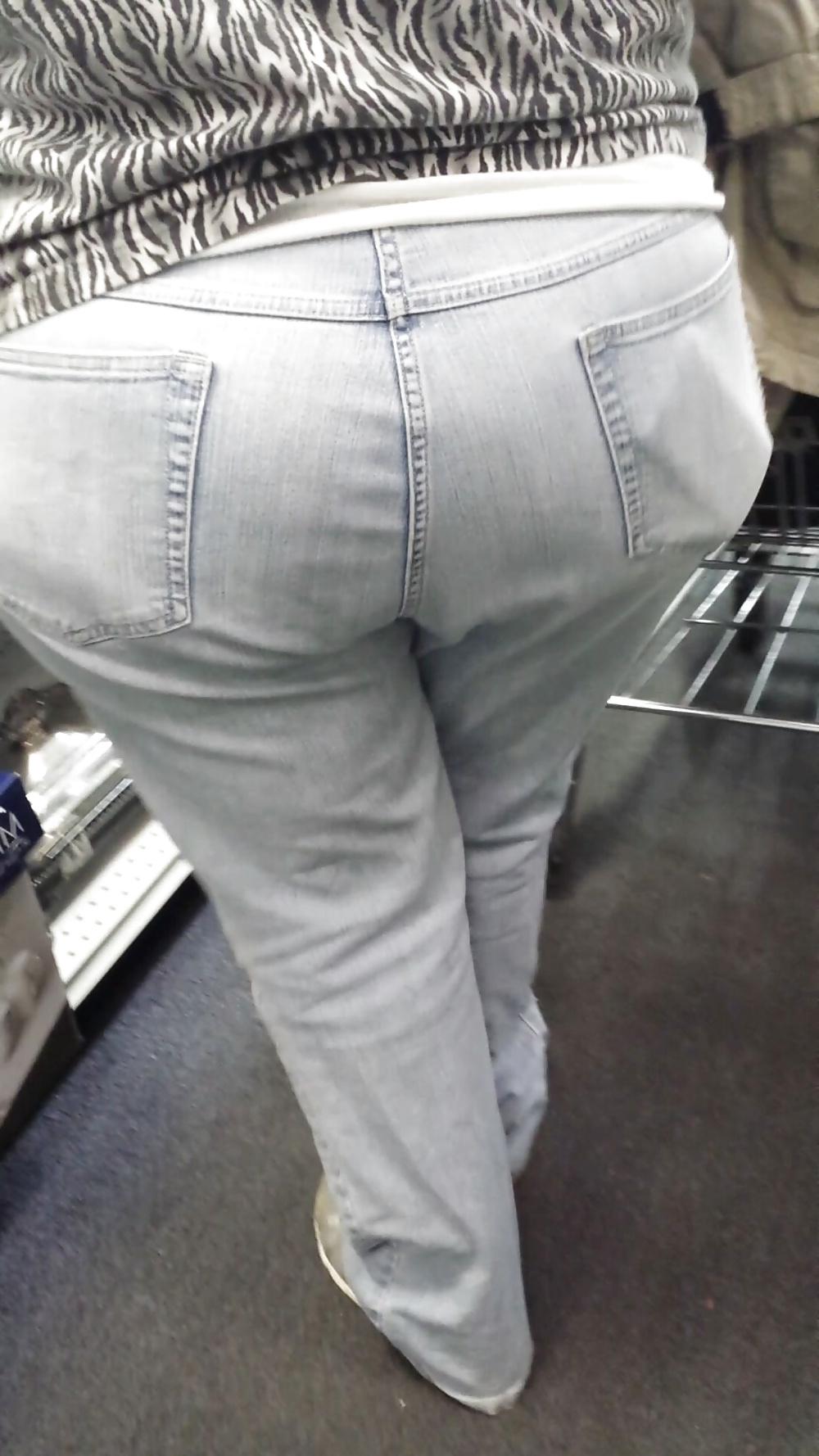 23P Candid shopping big ass large booty white mature bbw 