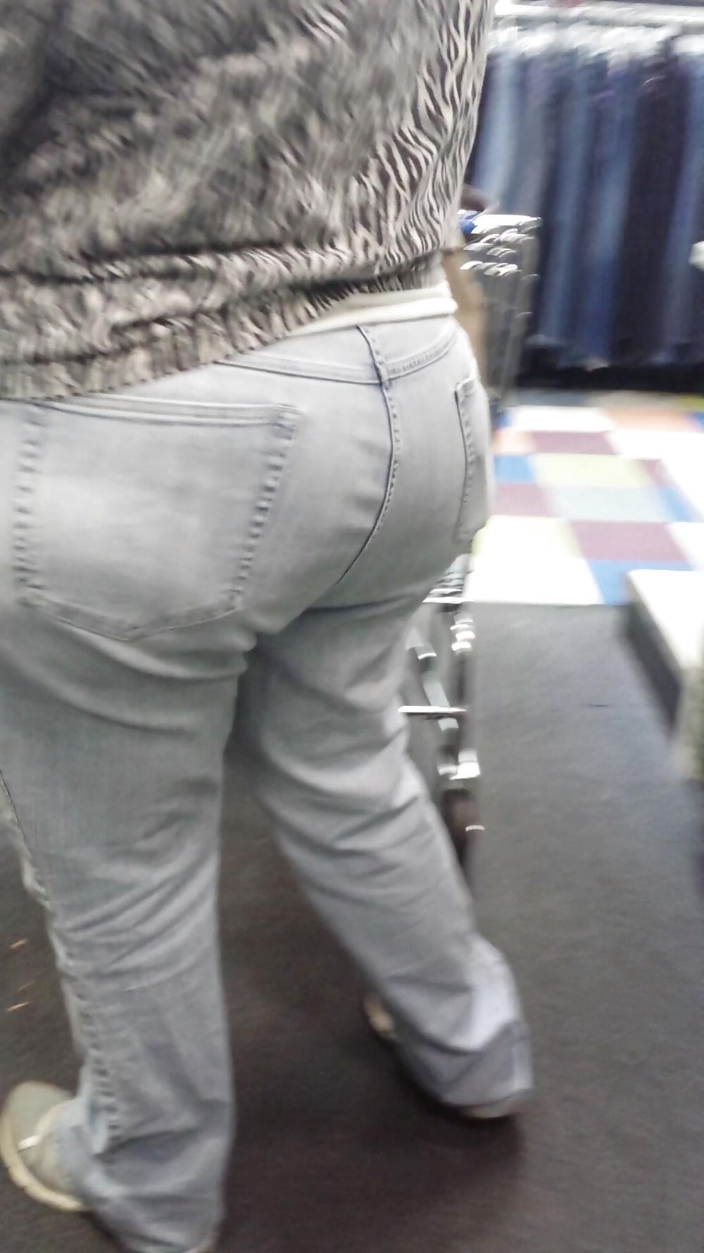 23P Candid shopping big ass large booty white mature bbw 