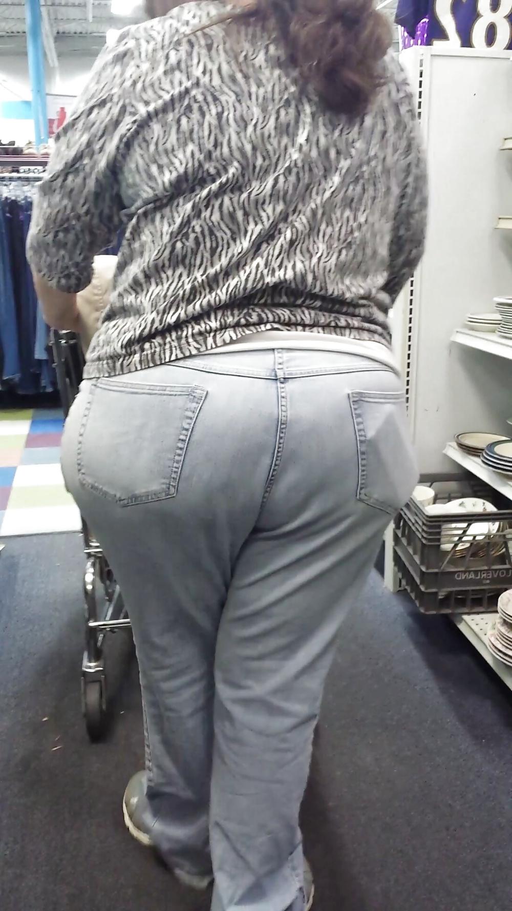 23P Candid shopping big ass large booty white mature bbw 