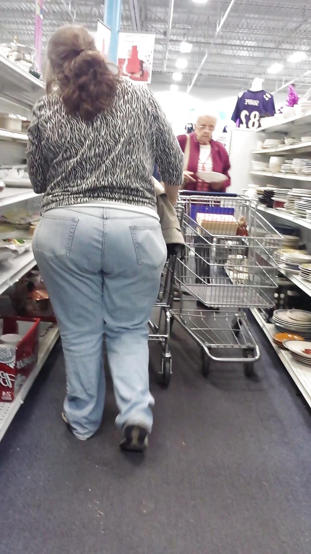 23P Candid shopping big ass large booty white mature bbw 