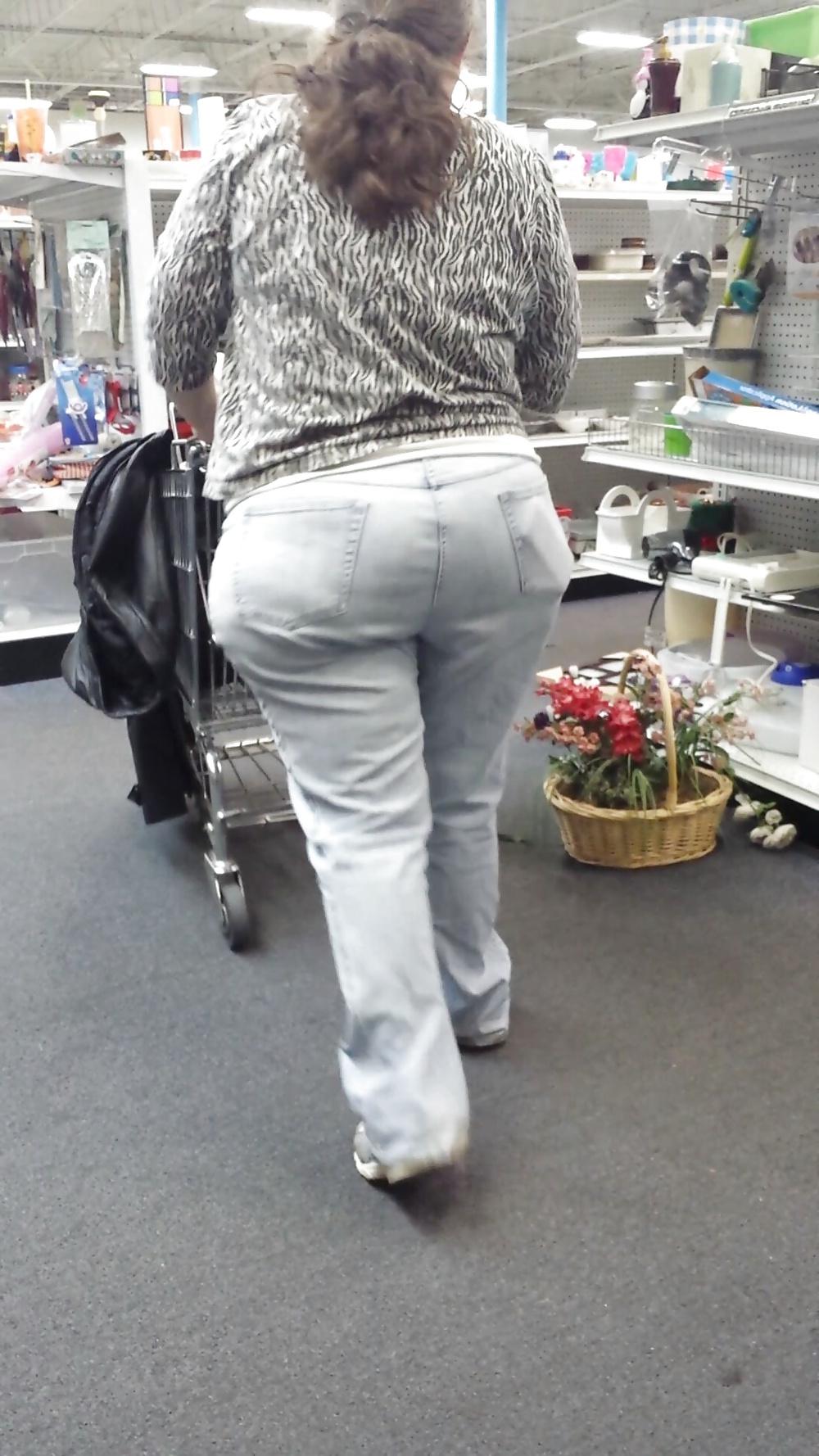 23P Candid shopping big ass large booty white mature bbw 