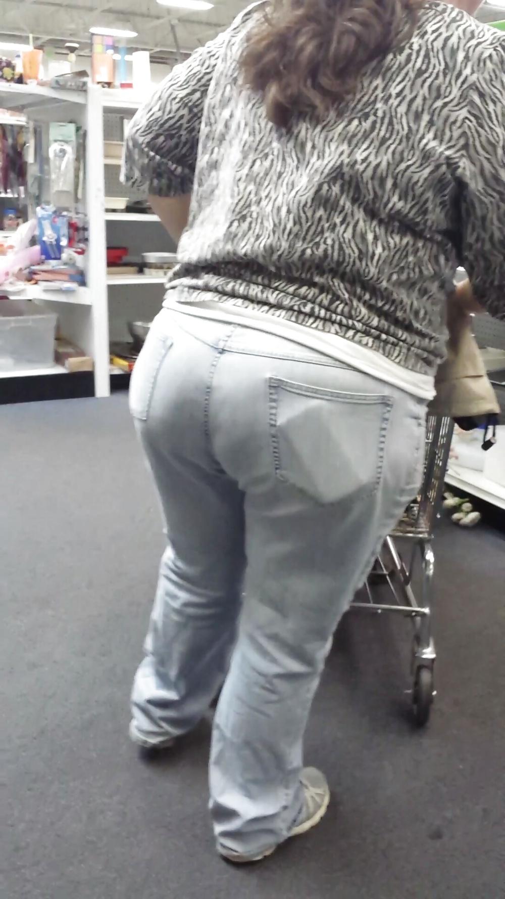 23P Candid shopping big ass large booty white mature bbw 
