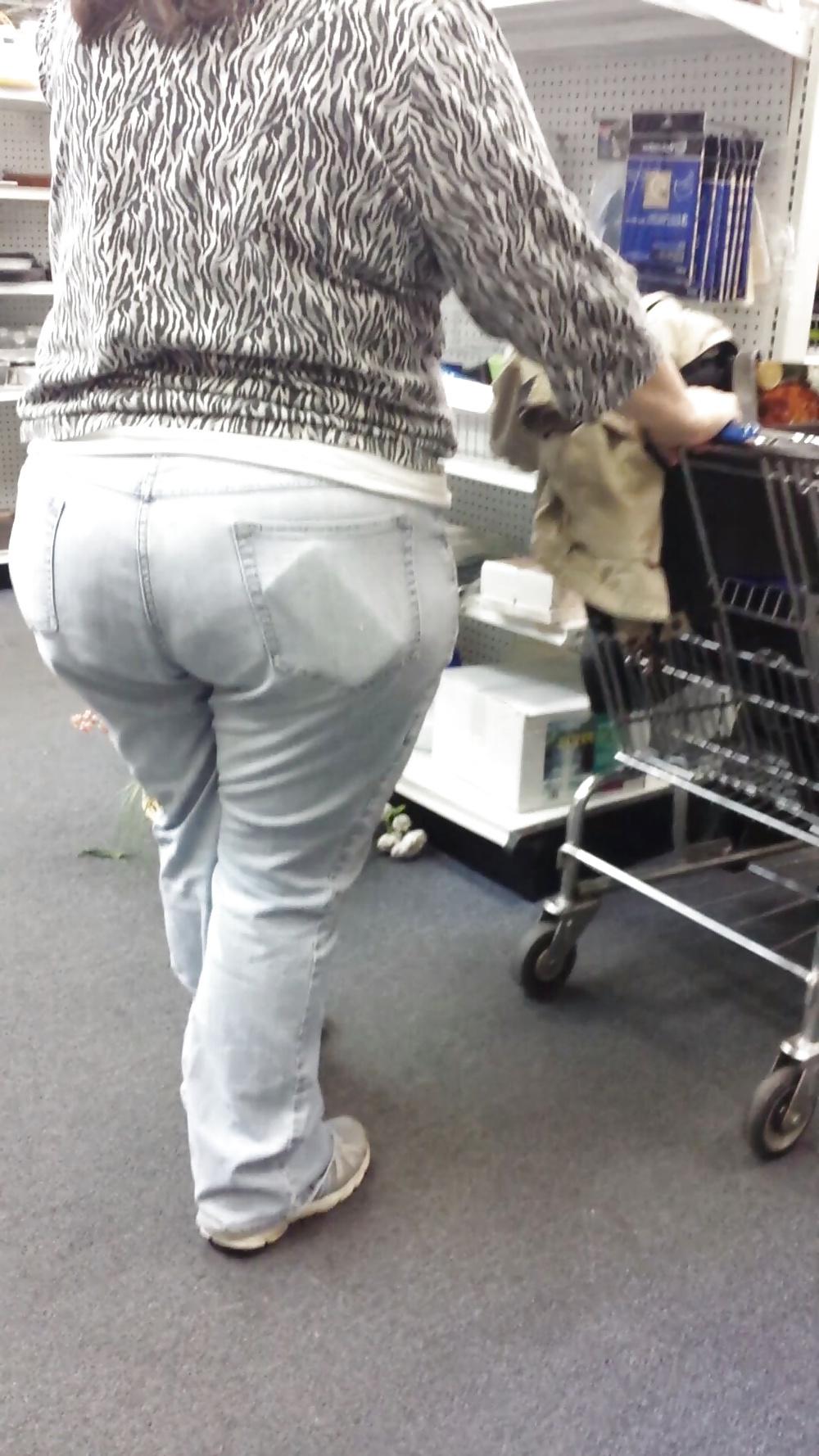 23P Candid shopping big ass large booty white mature bbw 