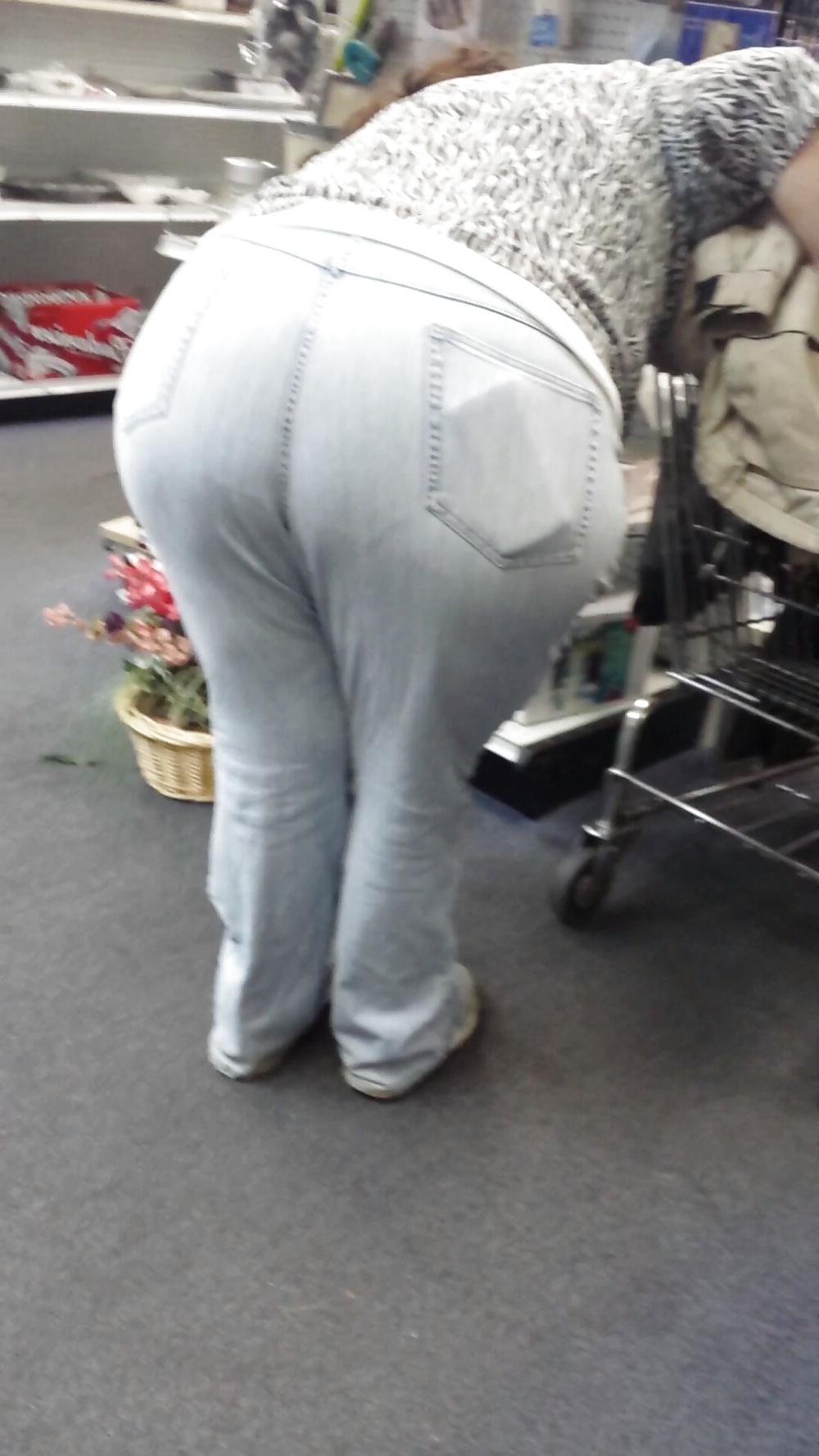 23P Candid shopping big ass large booty white mature bbw 