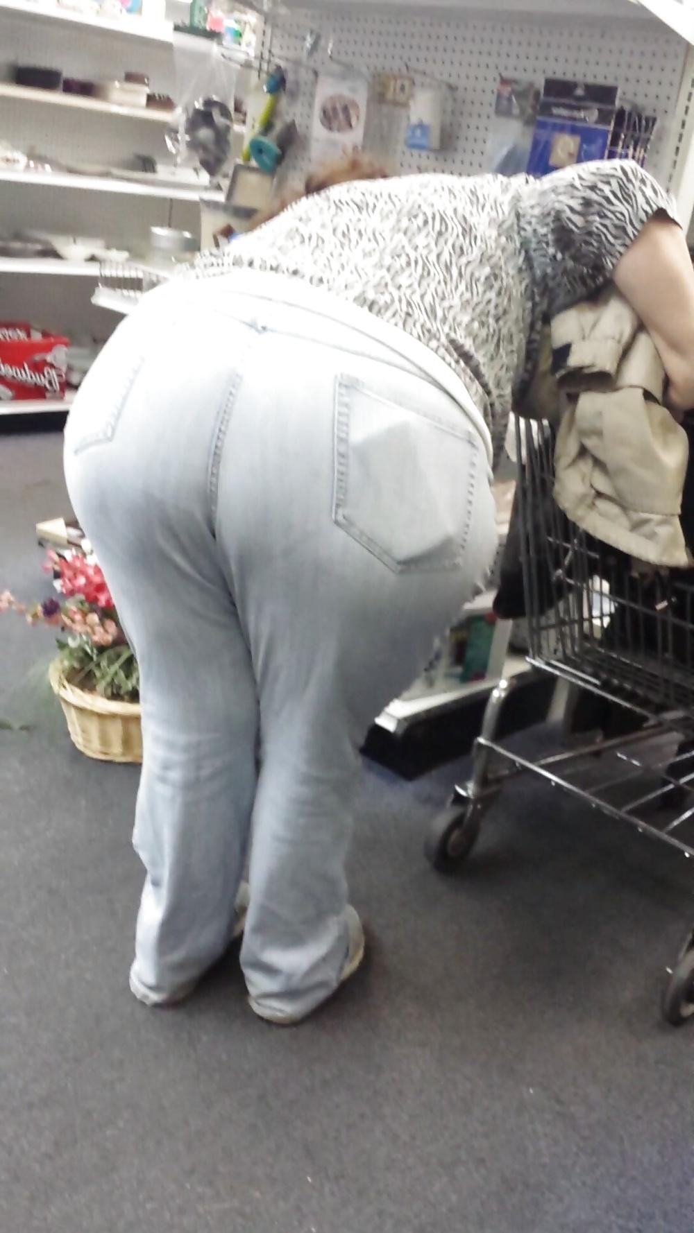 23P Candid shopping big ass large booty white mature bbw 