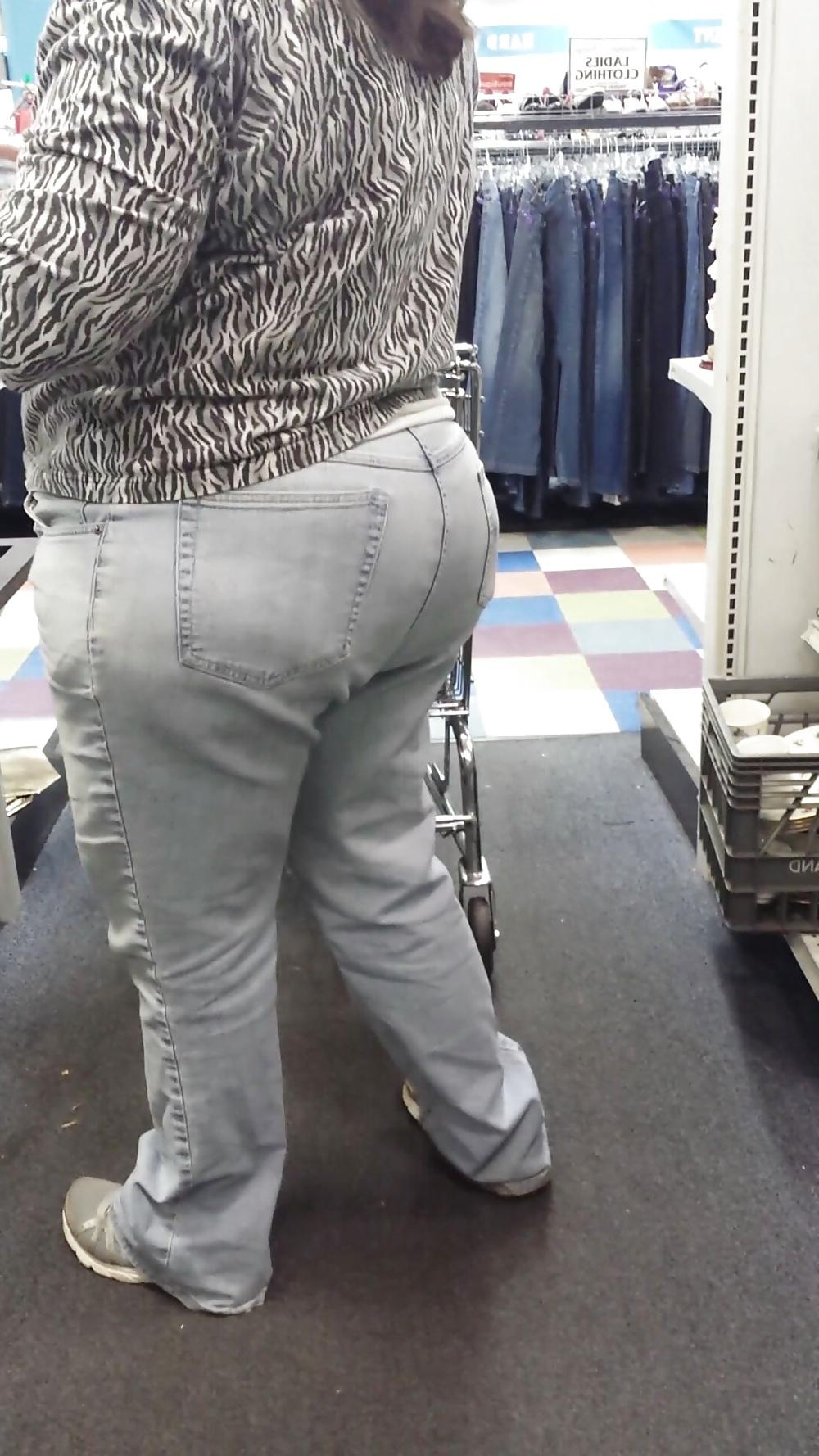 23P Candid shopping big ass large booty white mature bbw 