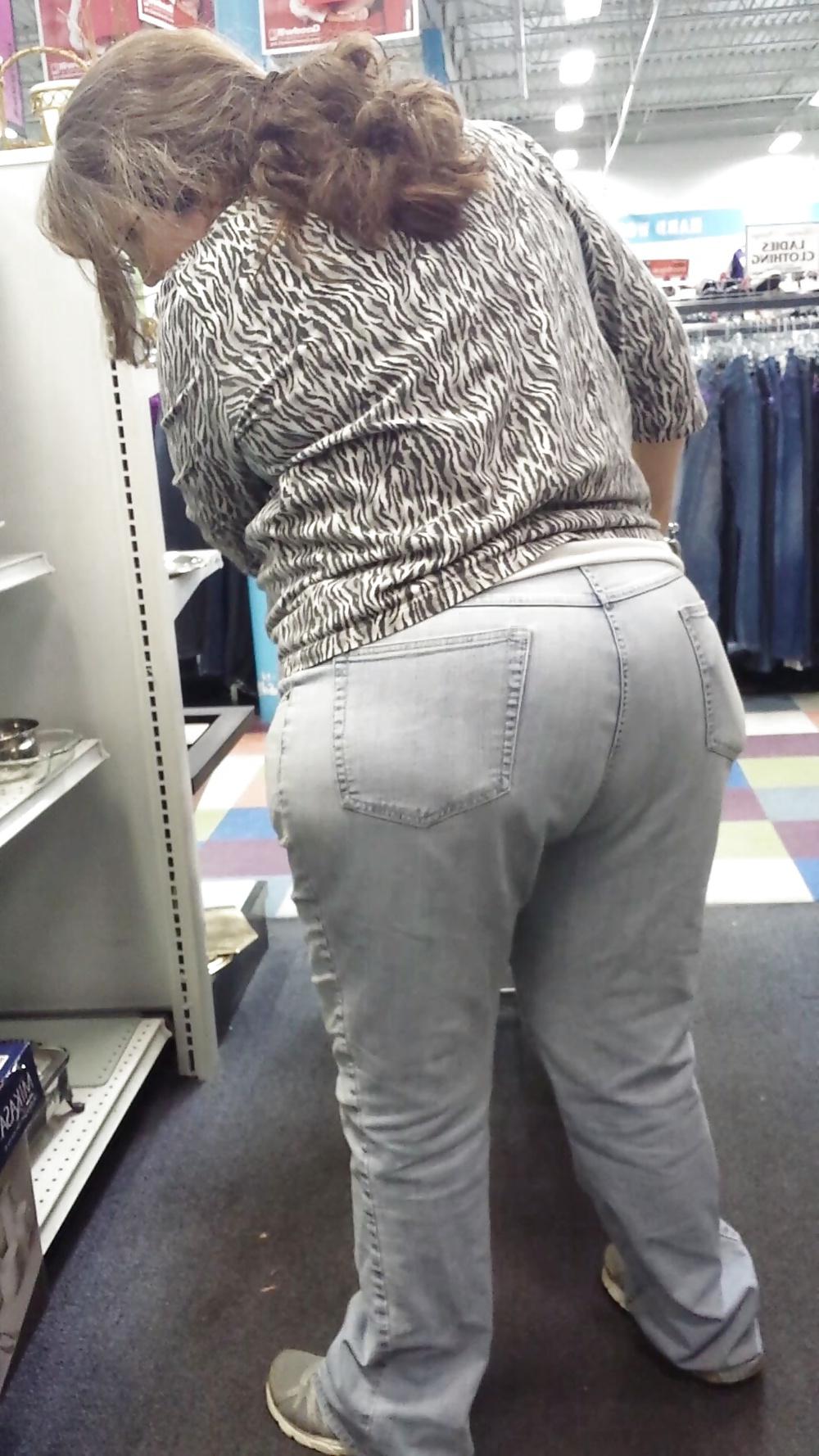 23P Candid shopping big ass large booty white mature bbw 