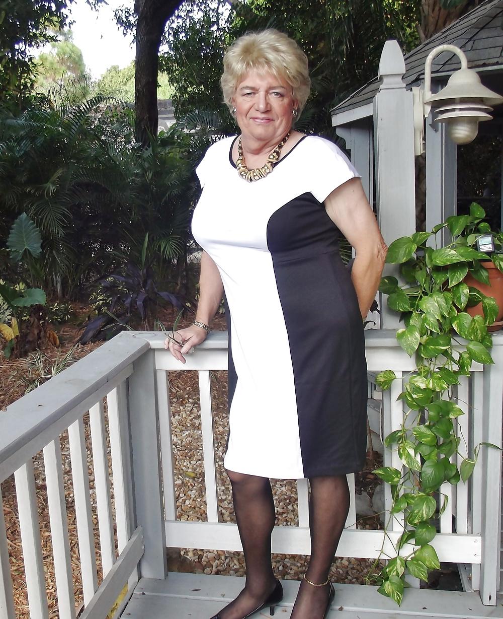 25P Sexy older crossdressers