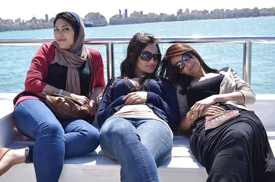 25P Arab hijab whore
