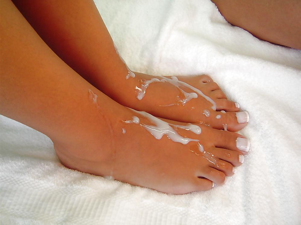 25P Footjob 3