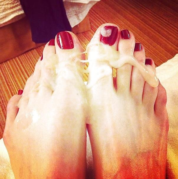 25P Foot, Footjob, Nylon, Sperm.