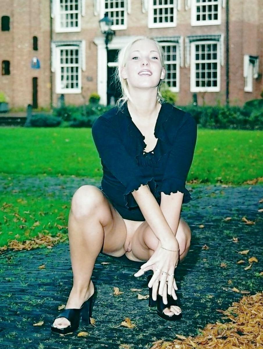 25P Upskirt no Panties 5