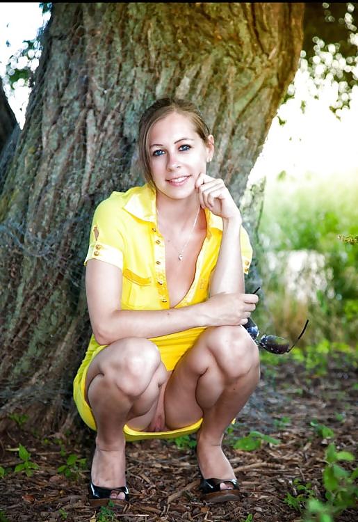 25P Upskirt no Panties 5