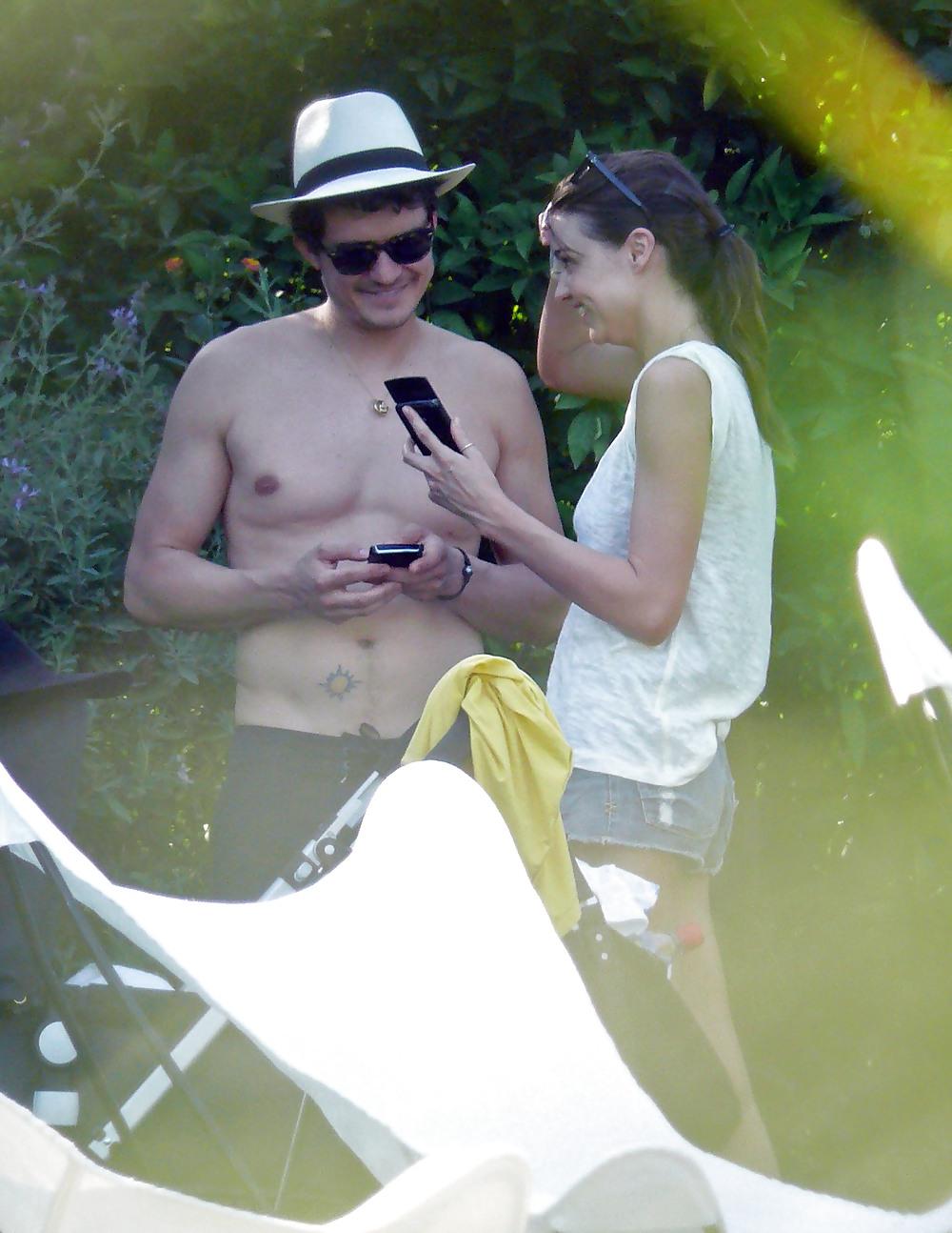 14P Miranda Kerr in a Bikini (Nice Arse) on Vacation
