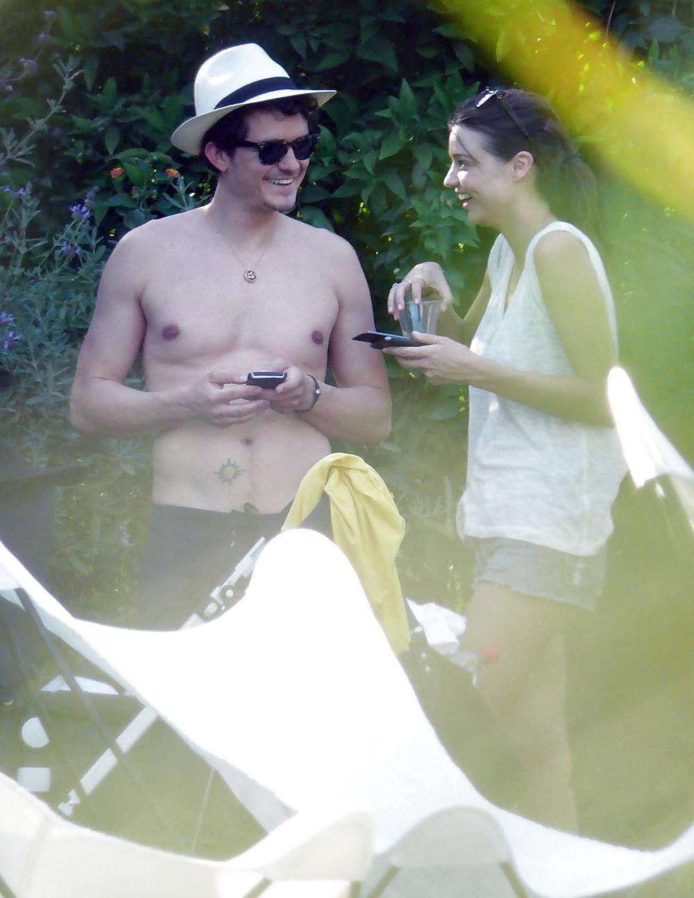 14P Miranda Kerr in a Bikini (Nice Arse) on Vacation