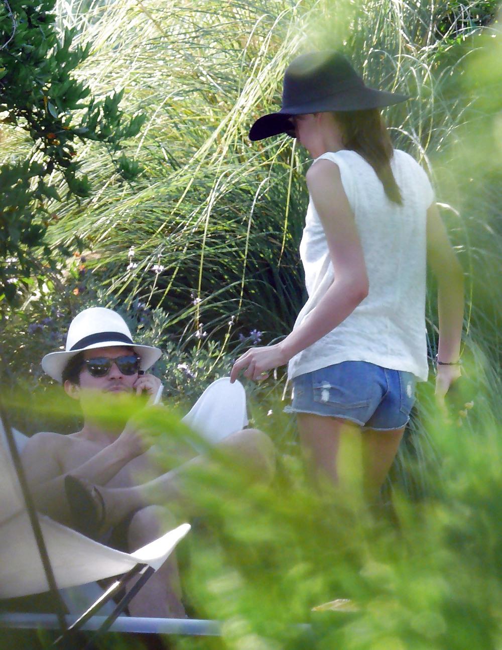 14P Miranda Kerr in a Bikini (Nice Arse) on Vacation
