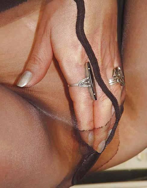 25P Leggy US mature lady surprises