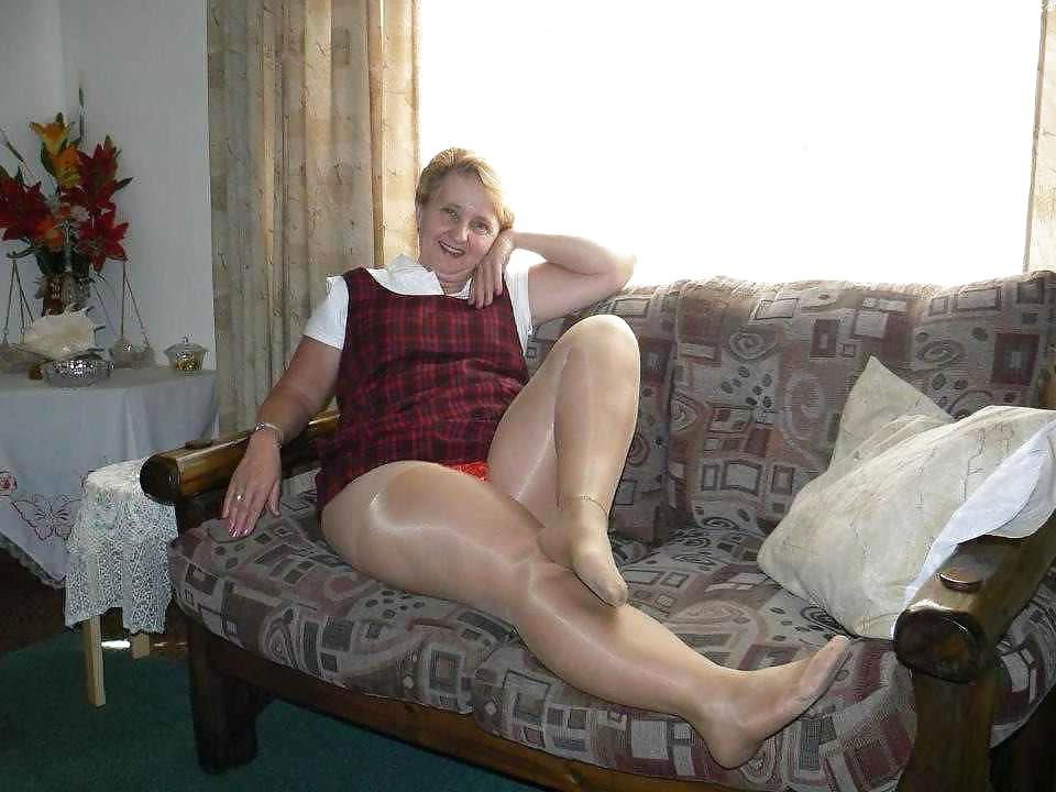 23P Granny pantyhose IBSTROKING!!!!!!!