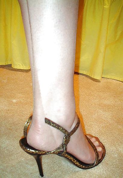 15P Mature leggy lady Aristoc Harmony ffs