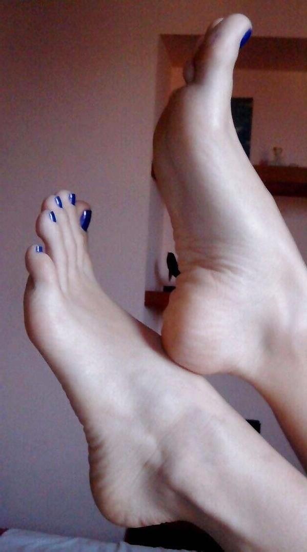 25P Asian feet