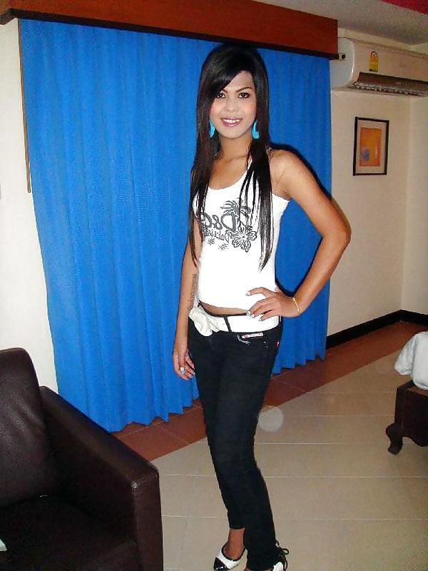 25P Pattaya Ladyboy Aum