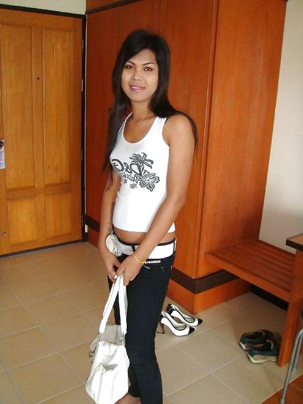 25P Pattaya Ladyboy Aum