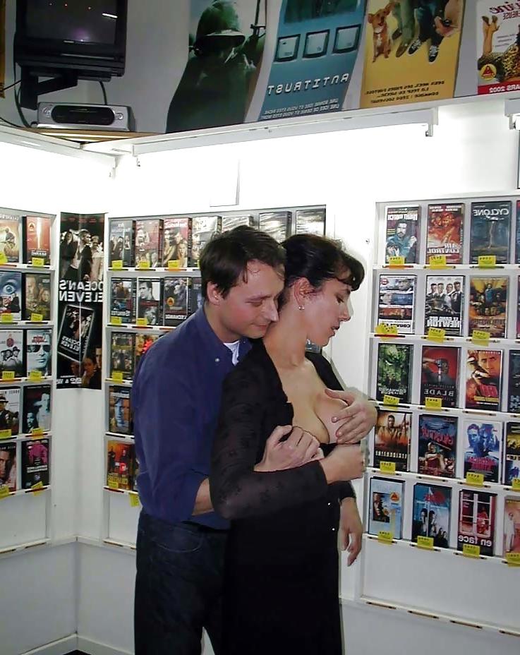 25P Groping pics