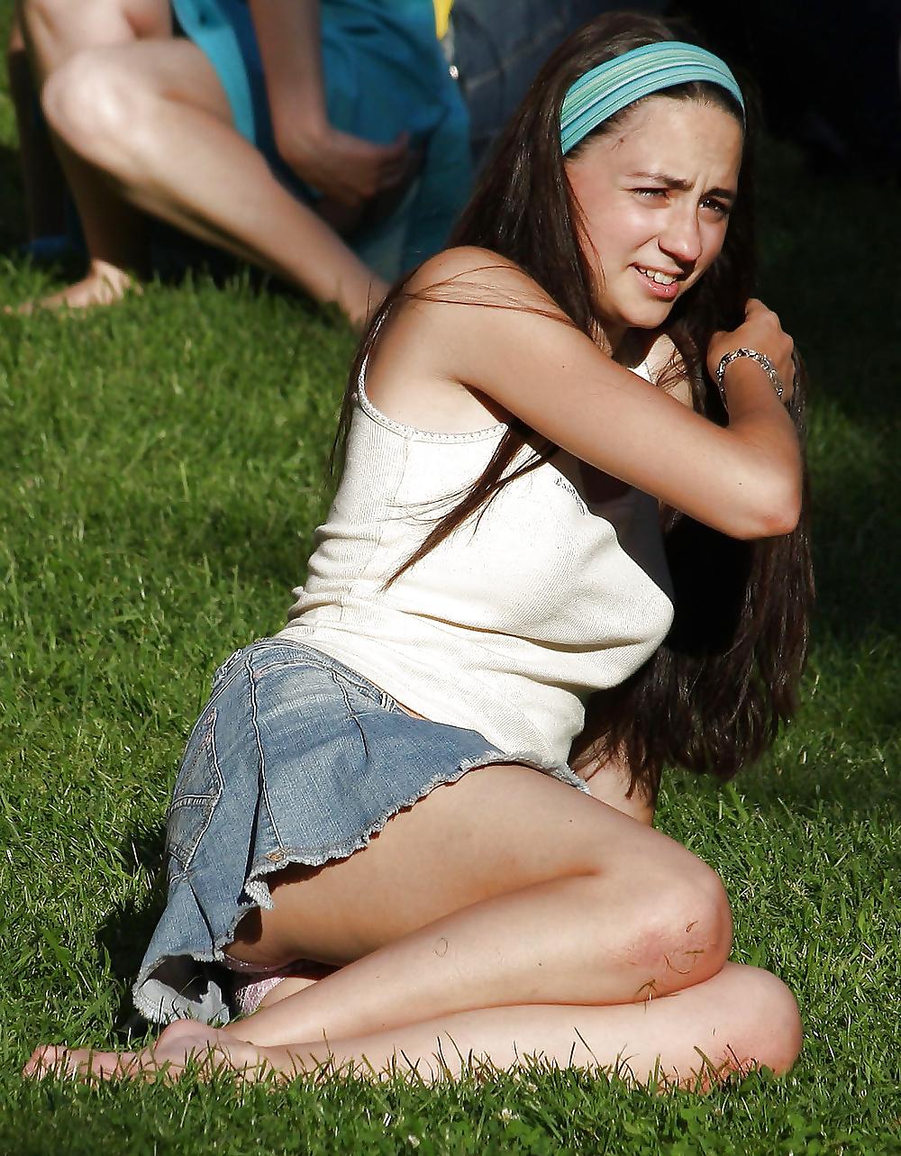 17P Random upskirt