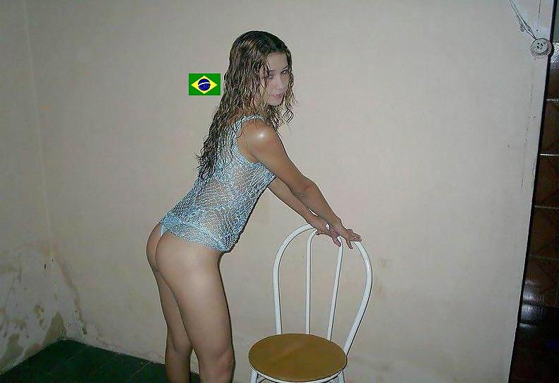 10P Mother and young daughter Brazil