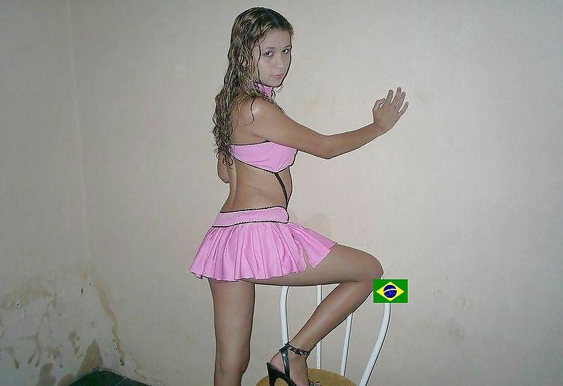 10P Mother and young daughter Brazil