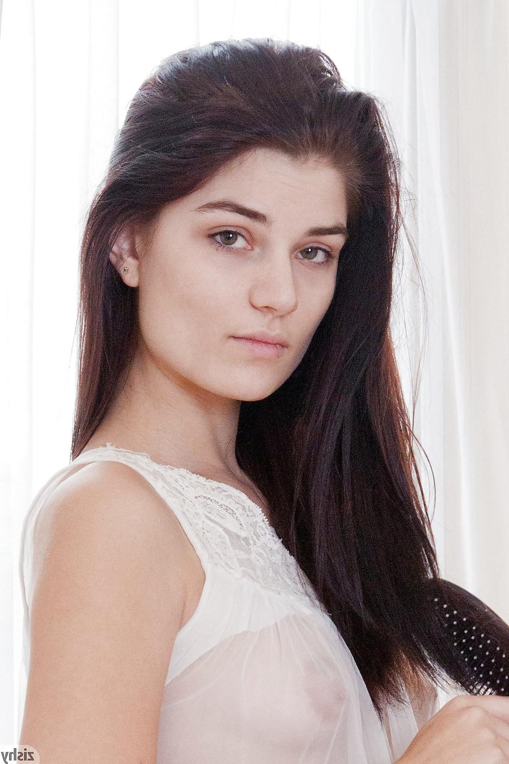25P Alyson Grey