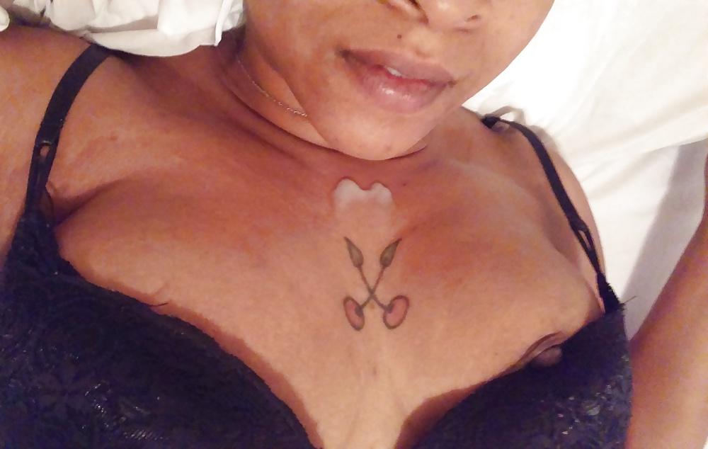 25P Junge Ebenholz-Milf